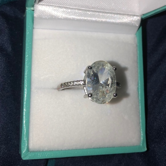 Engagement ring - Picture 2 of 3